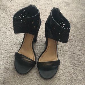 High heels black leather sandals
